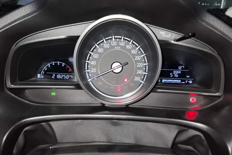 Used Mazda 3 Axela 2017 Sedan 1.5L Manual Luxury Model Emission Standard China V
