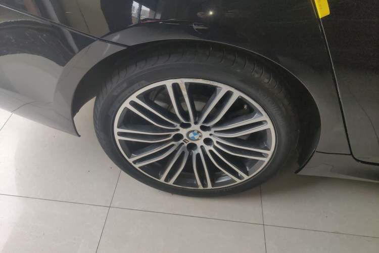 Used BMW 5 Series 2019 530Li Leading Model M Sport Package Right Rear Wheel Hub