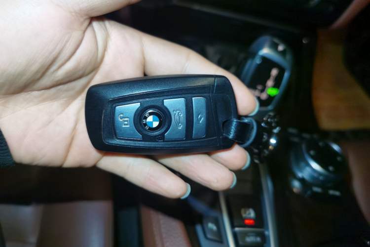 Used BMW 5 Series 2014 525Li Leading Model
