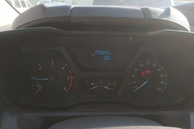 Used Ford Transit 2017 2.0T Diesel Van Short Wheelbase Mid-Roof China V Standard
