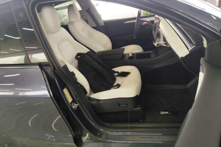 Used Tesla Model Y 2022 Performance High-Performance All-Wheel-Drive Version Right Front Seat