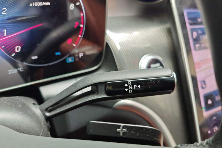 Used Mercedes-Benz GLC 2024 GLC 260 L 4MATIC Dynamic Edition 5-seater Gear Lever