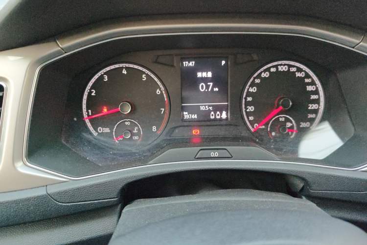 Used Volkswagen T-ROC 2018 230TSI DSG Two-Wheel Drive Advanced Version China V Standard Odometer Close Up