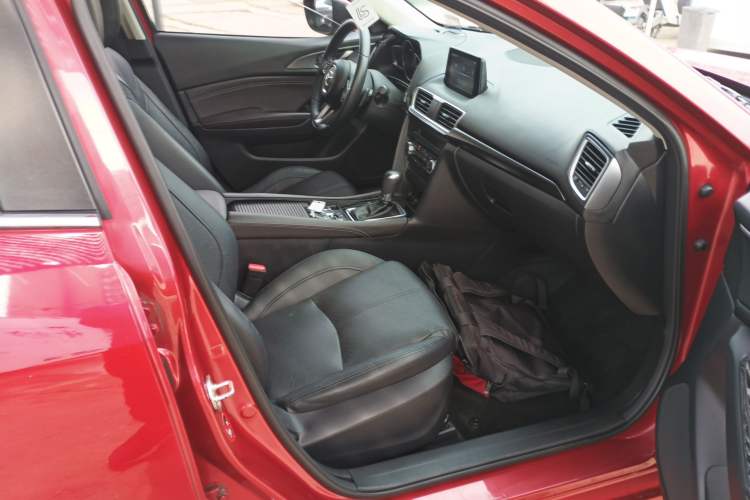 Used Mazda 3 Axela 2017 Hatchback 2.0L Automatic Sport Model China V Emission Standard Right Front Seat