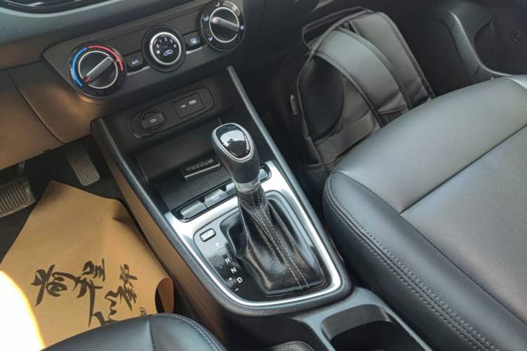 Used Hyundai Celesta 2018 1.6L Automatic GL Enjoyment Edition China VI compliant Gear Lever