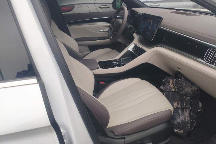 Used BYD Song PLUS New Energy 2024 HONOR Edition DM-i 110km Flagship PLUS
