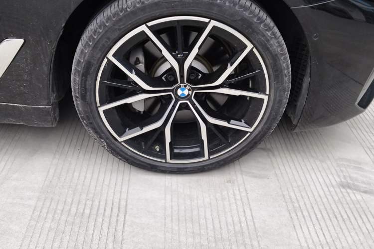 Used BMW 5 Series 2021 530Li Luxury Edition M Sport Package Right Front Wheel Hub