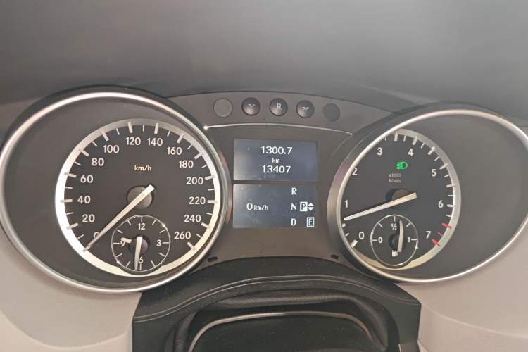 Used Mercedes-Benz R-Class 2014 R 320 4MATIC Business Model Instrument Cluster