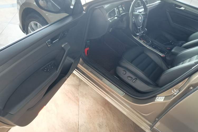 Used Volkswagen Passat 2017 330TSI DSG Luxury Edition
