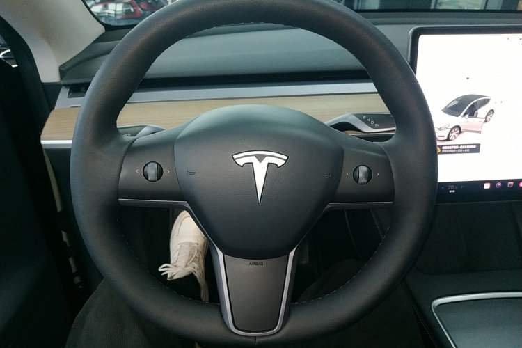 Used Tesla Model Y 2022 Revised Version Rear-Wheel Drive Steering Wheel