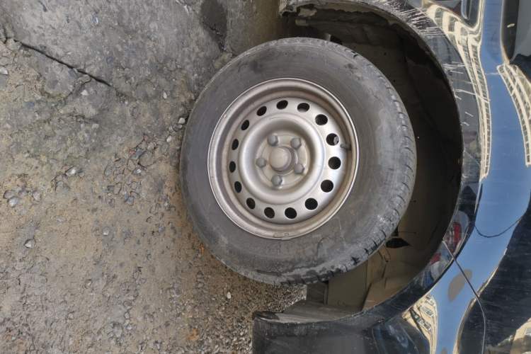 Used FORTHING Lingzhi 2023 V3 1.6L Base Model 2 Seats Right Front Wheel Hub