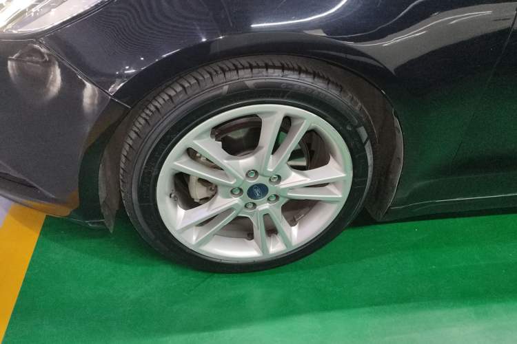 Used Ford Mondeo 2013 2.0L GTDi240 Luxury Sport Model Left Front Wheel Hub