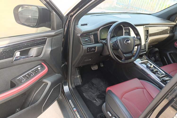 Used SWM G05 2022 PRO 1.5T DCT Luxury Model 7 Seats