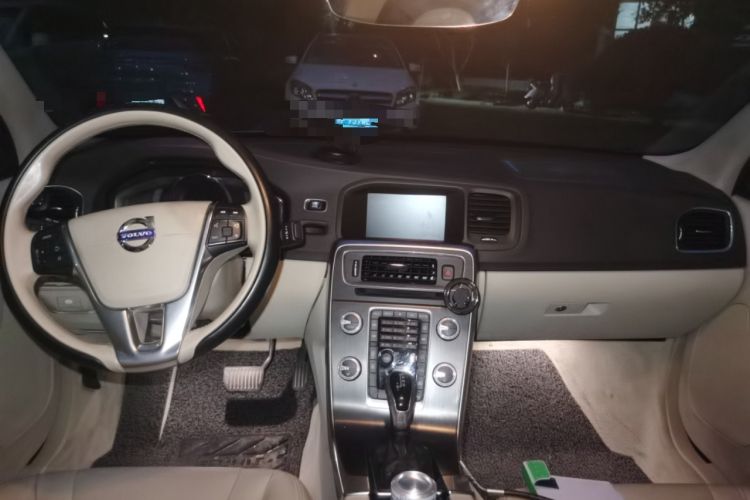 Used Volvo S60 2015 S60L T5 Intelligent Drive Edition Center Console