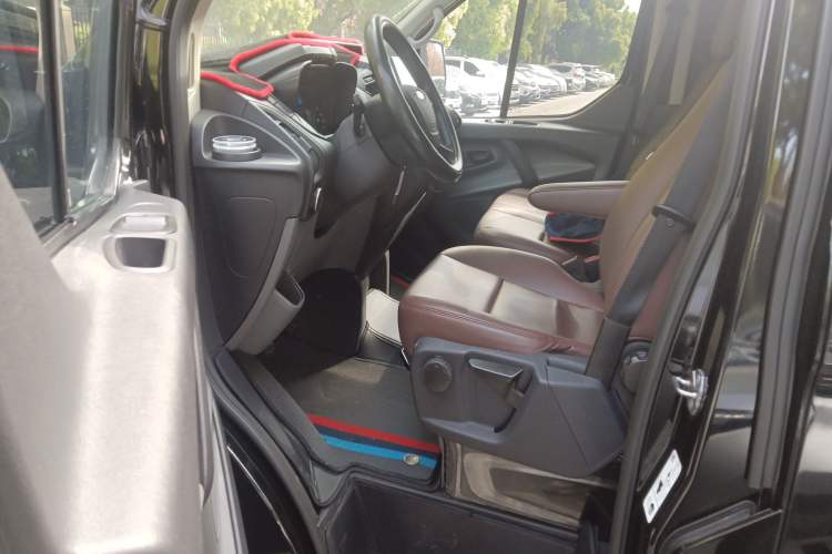 Used Ford Transit 2019 2.0T Diesel Multi-Purpose Commercial Vehicle Short Wheelbase Low Roof 6-Seater China VI Standard