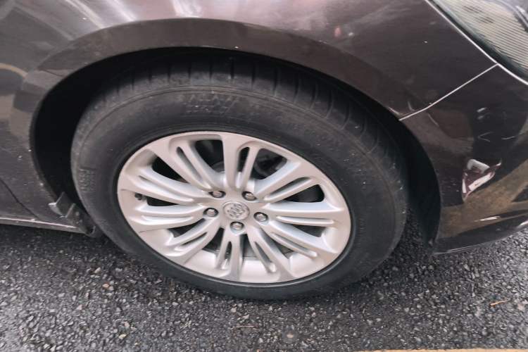 Used Buick LaCrosse 2016 20T Elite Edition Right Front Wheel Hub