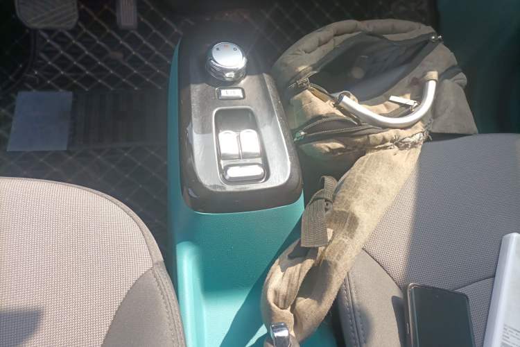 Used CHANGAN NEVO Lumin 2022 210km Sweet Edition Gear Lever