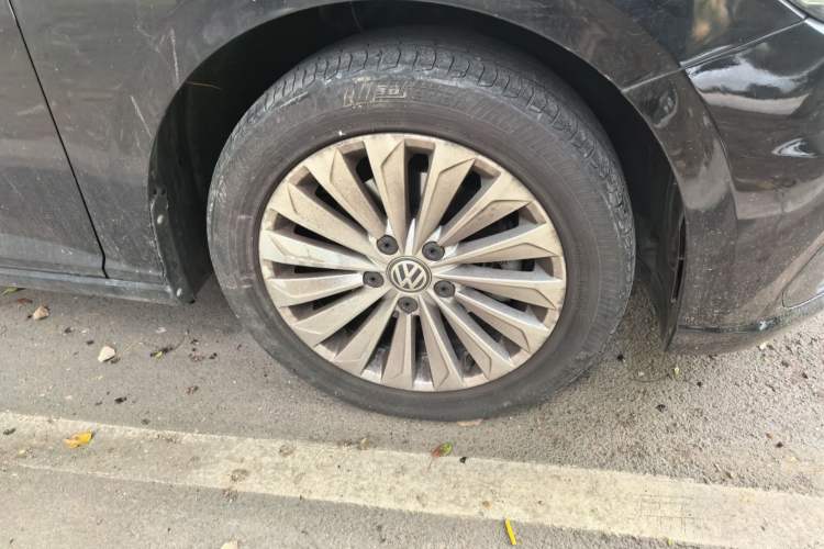 Used Volkswagen Lavida 2018 1.5L Automatic Fashion Edition China V Standard Right Front Wheel Hub