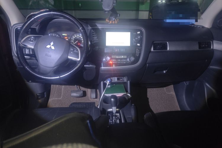 Used Mitsubishi Outlander 2013 2.4L Four-Wheel Drive Luxury Navigation Version 7 Seats
