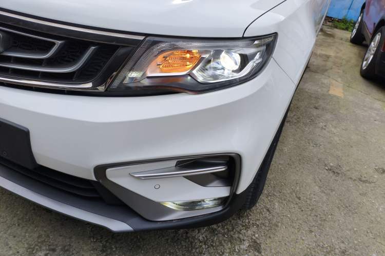 Used Geely Auto Emgrand X7 Sport 2018 1.8TD Automatic Two-Wheel Drive Smart Connect 4G Internet Edition
