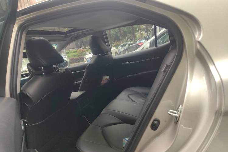 Used Toyota Camry 2019 Revised Version 2.0G Luxury Edition
