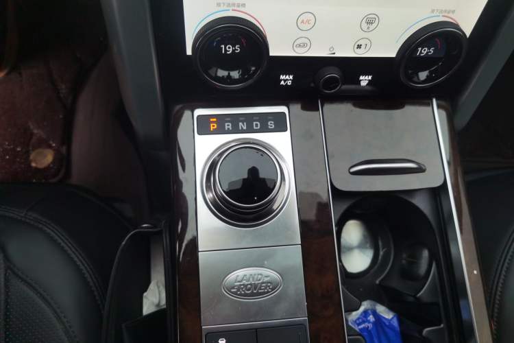 Used Land Rover Range 2022 3.0 L6 400 PS Classic Extended Version
