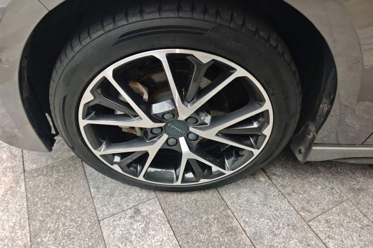 Used Lynk & Co 03 2021 2.0TD Automatic Trendy Champion Edition Left Front Wheel Hub