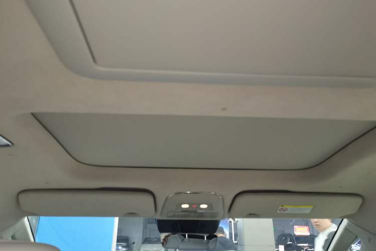 Used Volvo EM90 2025 Ultra Six-Seater
