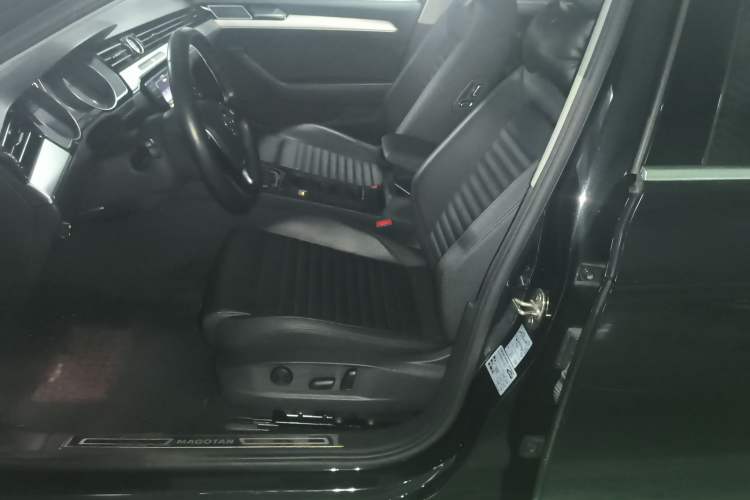 Used Volkswagen Magotan 2016 1.8TSI Smart Comfort Model Left Front Seat