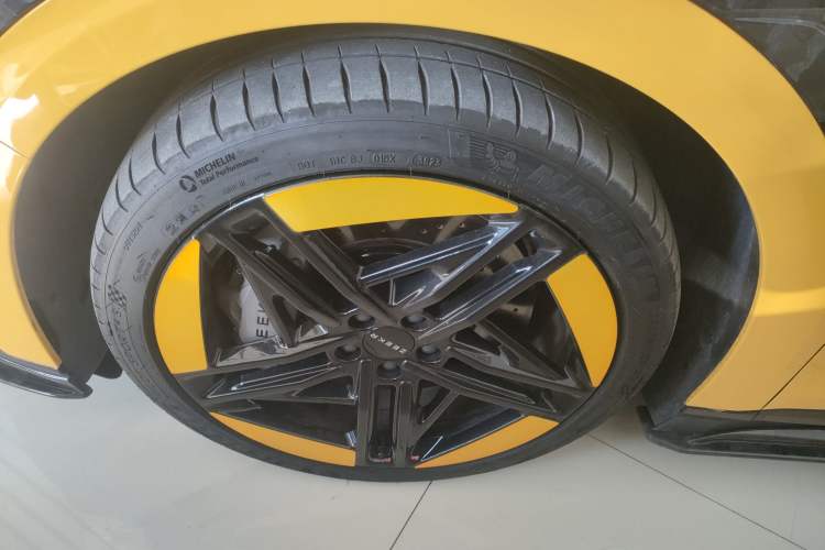 Used Zeekr 007 2025 Four-Wheel-Drive Performance Version 100 kWh
