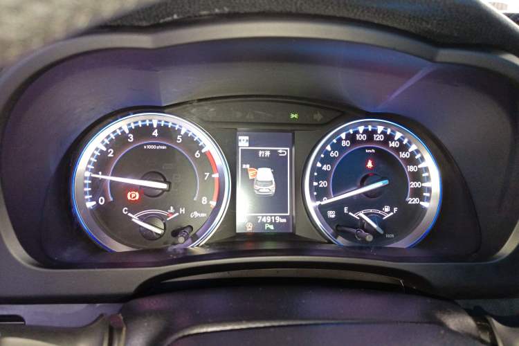 Used Toyota Highlander 2018 2.0T Four-Wheel Drive Luxury Version 7 Seats China VI Standard Instrument Cluster