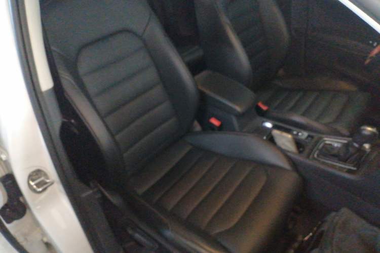 Used Volkswagen Golf 2016 230TSI Automatic Luxury Version
