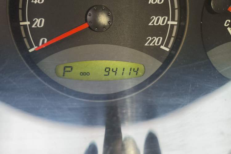 Used Roewe W5 2014 1.8T 2WD Automatic Tharu Special Edition Odometer Close Up