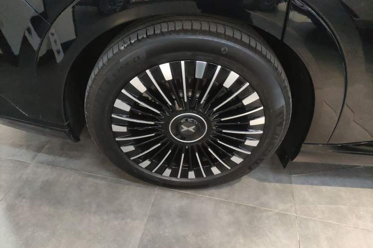 Used XPeng X9 2025 740 Ultra-Long Range Max
