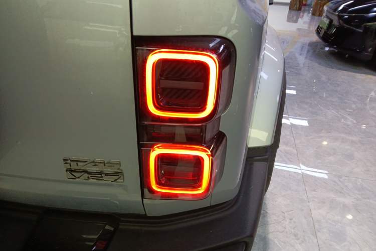 Used iCAR V27 2026 Model 200KM Four-Wheel Drive Falcon 500