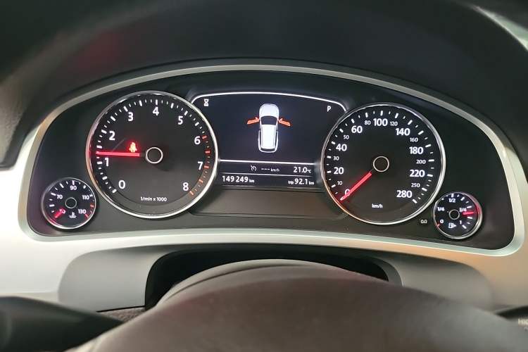 Used Volkswagen Touareg 2011 3.0 TSI Standard Version Instrument Cluster