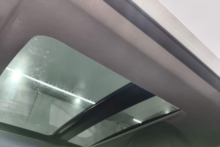 Used Hyundai Veloster 2011 1.6L Automatic Luxury Edition Headliner