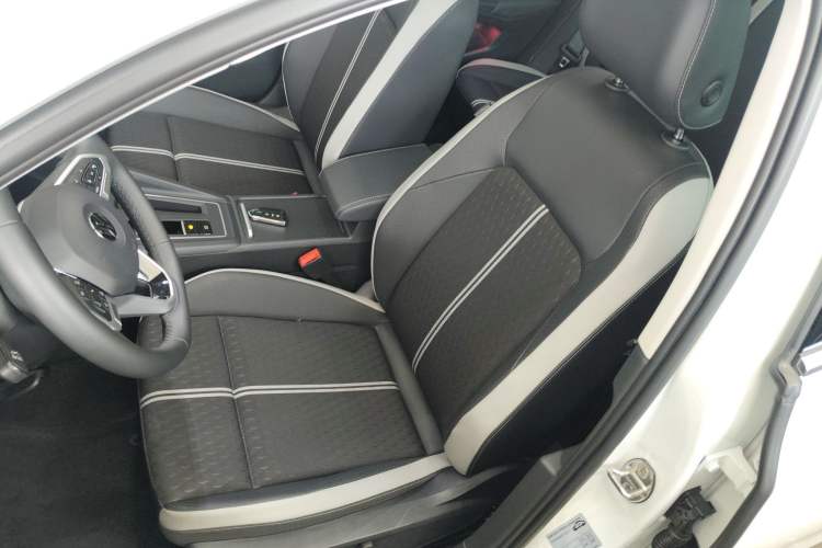 Used Volkswagen Golf 2025 300TSI Pro Left Front Seat