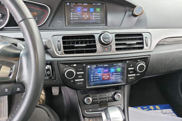 Used Roewe 550 2013 550D 1.8T Automatic Premium Edition Audio And AC Panel