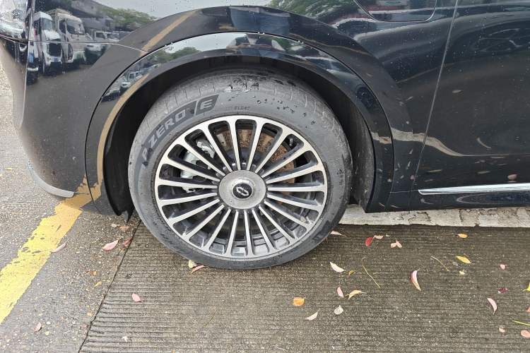 Used Hima AITO M8 2025 Extended-Range Ultra Version 53.4 kWh 5-Seater Edition Left Front Wheel Hub