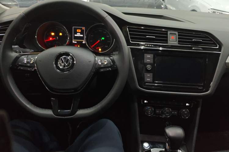 Used Volkswagen Tiguan L 2019 330TSI Automatic Two-Wheel Drive Smart Luxury Version China VI Standard
