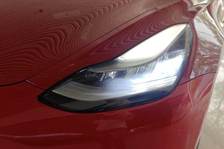 Used Tesla Model 3 2020 Revised Version Standard Range Rear-Wheel Drive – Upgraded Edition Left Front Headlight