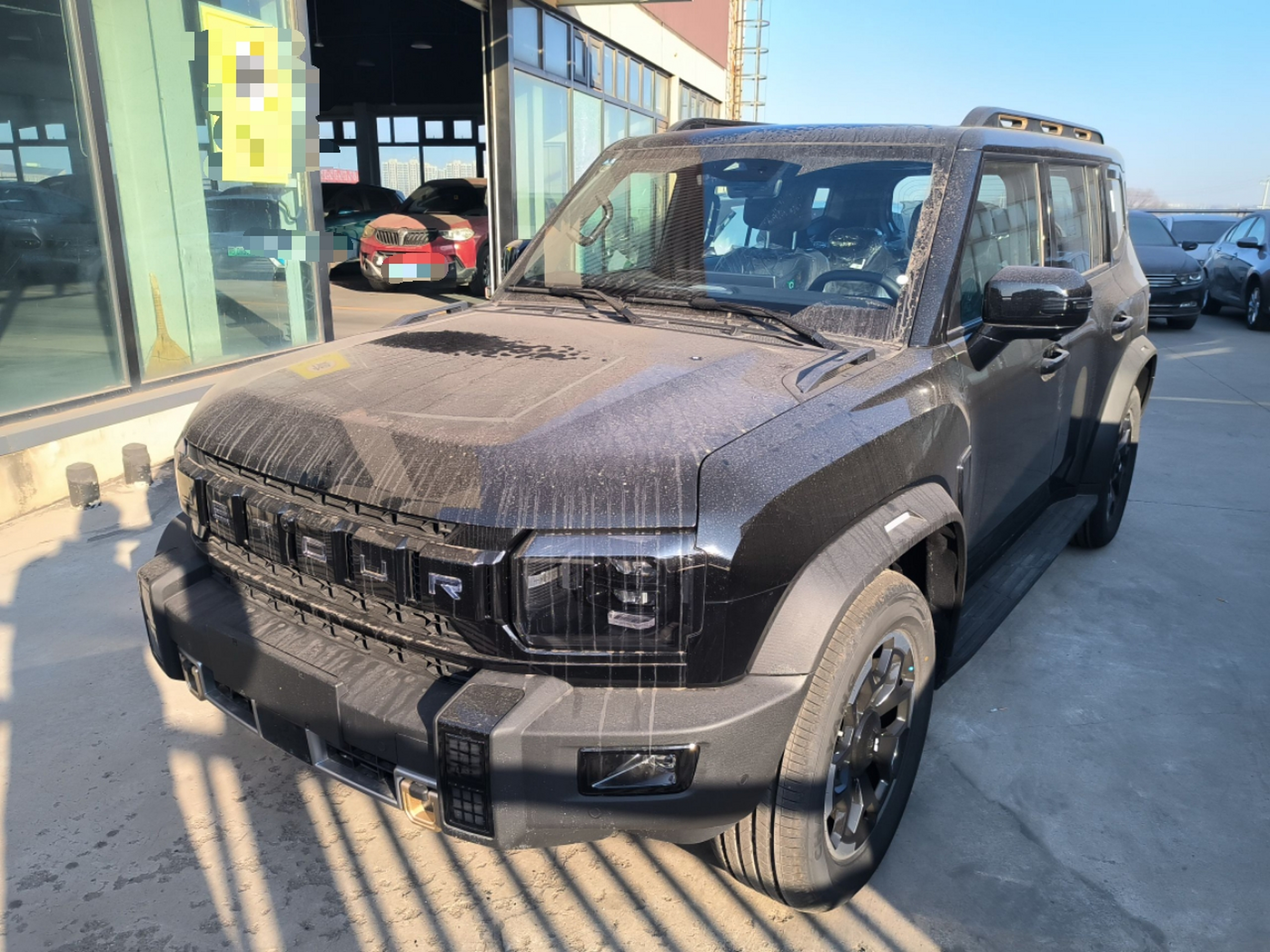 Под передней частью автомобиля