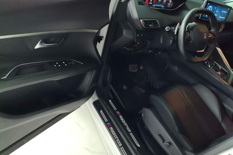 Used Peugeot 5008 2021 360THP 5-Seater Strength Edition Driver Seat