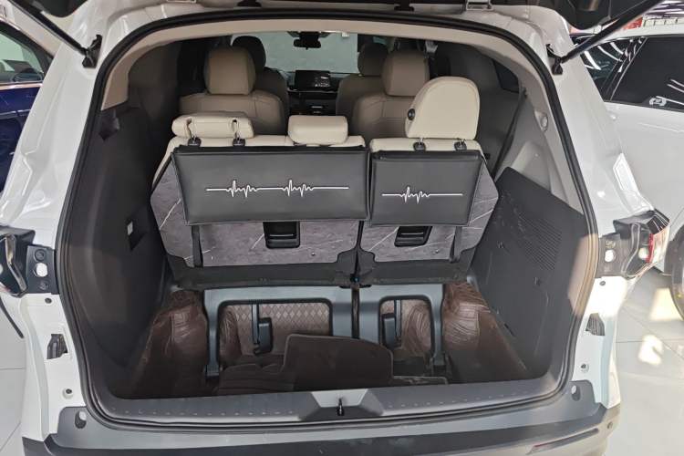 Used Toyota SIENNA 2024 2.5L Hybrid Comfort Edition Trunk