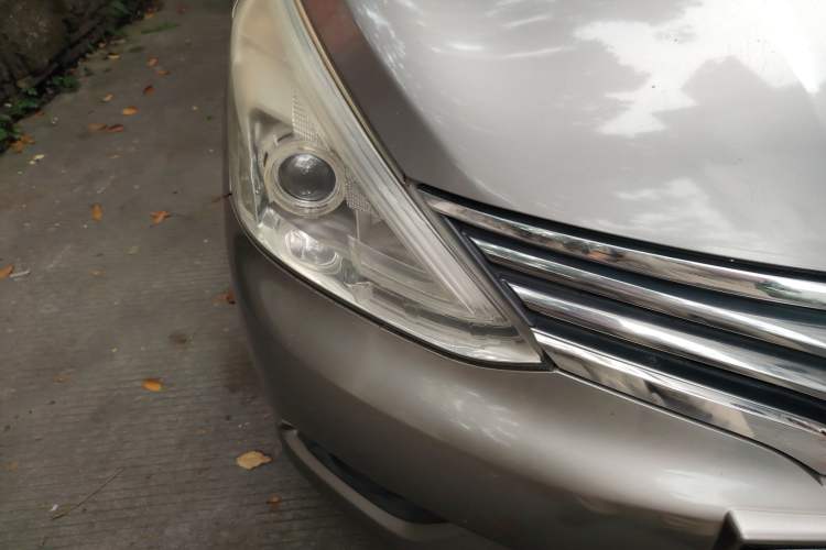 Used Nissan Livina 2013 1.6XL Manual Luxury Edition Right Front Headlight