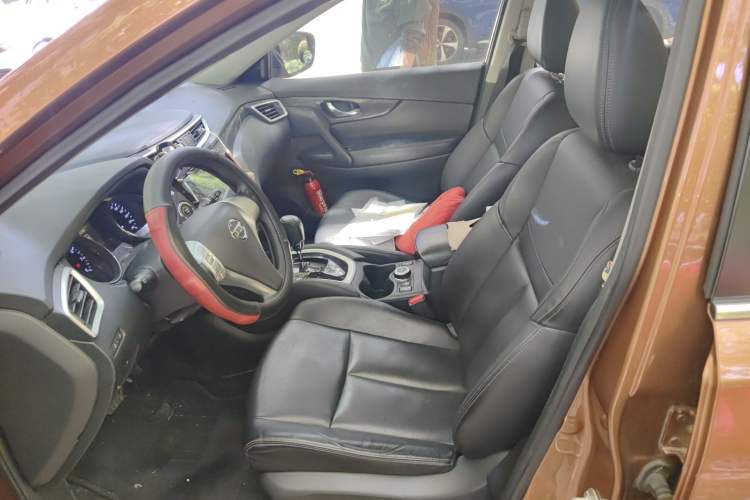 Used Nissan X-Trail 2014 2.5L CVT Luxury Edition 4WD Left Front Seat