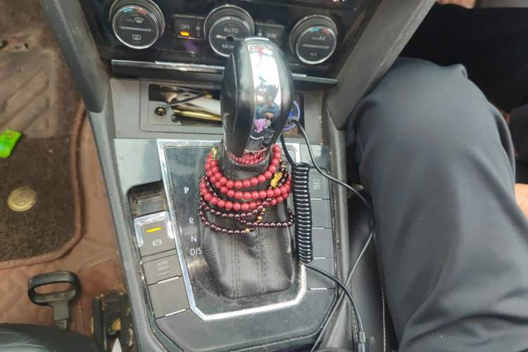 Used Volkswagen Lamando 2015 330TSI DSG Comfort Edition Gear Lever