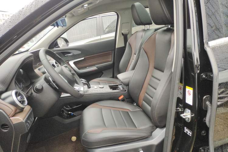 Used Wey VV5 2021 1.5T Two-Wheel Drive Color Pioneer
