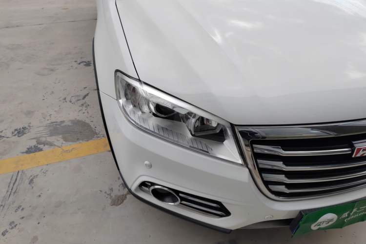 Used Haval H6 2015 Sport Edition 1.5T Automatic Two-Wheel Drive Luxury Model Right Front Headlight
